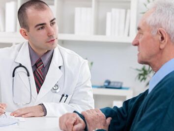Muž s příznaky prostatitidy by se měl nejprve poradit s urologem